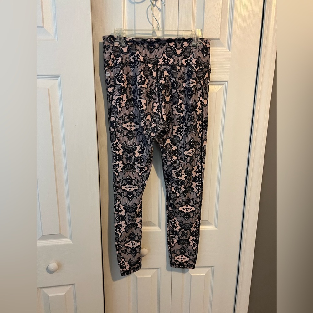 Fabletics High-Waist Lace Printed Legging Size Large